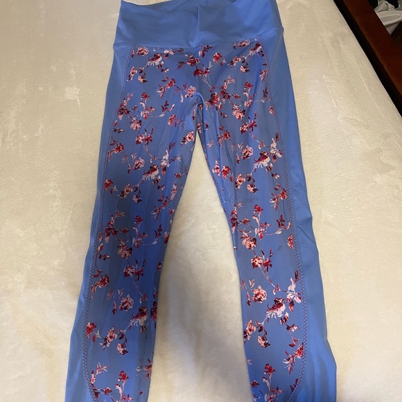 Fabletics flower pattern full length leggings - Picture 2 of 3